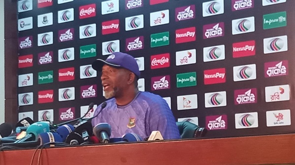 বিসিবিতে পালাবদলে অবাক হননি সিমন্স