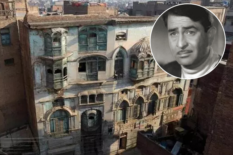 ভূমিকম্পে ধসে পড়েছে রাজ কাপুরের পৈতৃক বাড়ি!