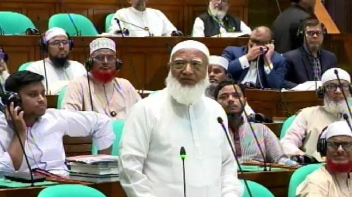 রুমিন ফারহানার বক্তব্যের পরে কিছু এমপিদের অঙ্গভঙ্গি, জামায়াত আমিরের আপত্তি