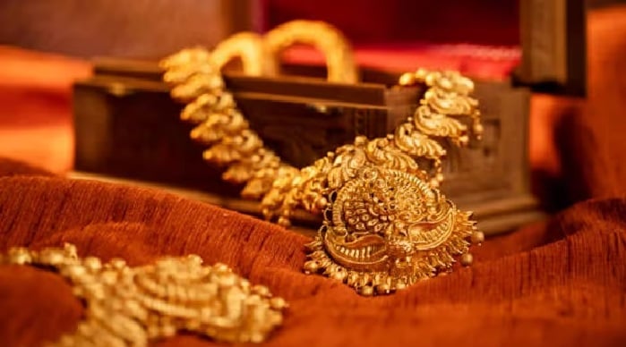 সকালে কমে সন্ধ্যায় আবার বাড়ল স্বর্ণের দাম