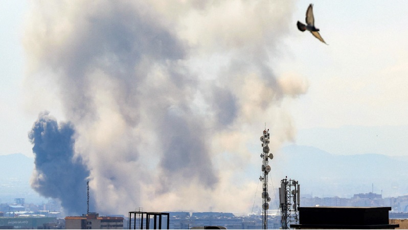 ট্রাম্পের নির্ধারিত সময়সীমার আগে ইরানের গুরুত্বপূর্ণ অবকাঠামোতে হামলা