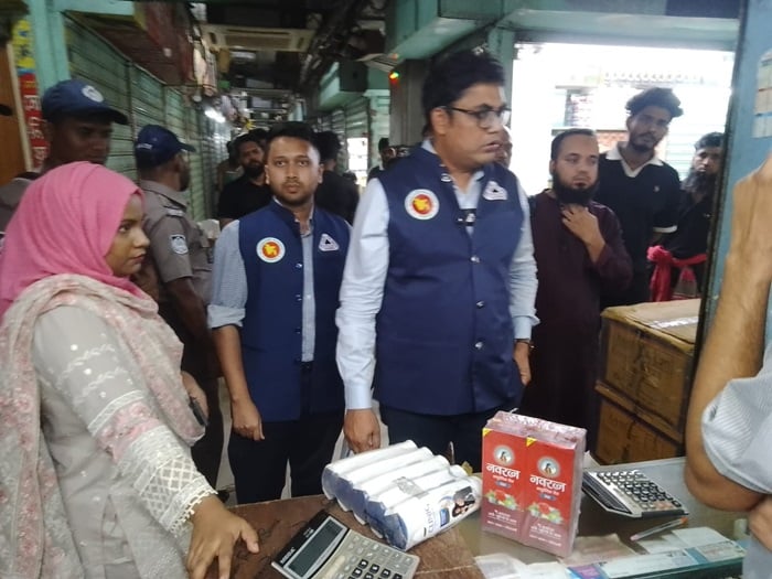 চকবাজারে নকল ও অবৈধ পণ্যের বিরুদ্ধে অভিযান | চ্যানেল আই অনলাইন