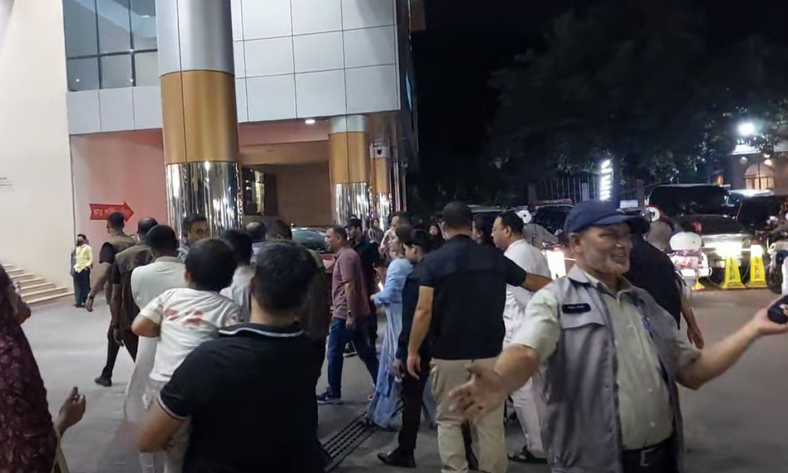 ঈদের সিনেমা দেখতে মেয়েকে নিয়ে প্রেক্ষাগৃহে প্রধানমন্ত্রী