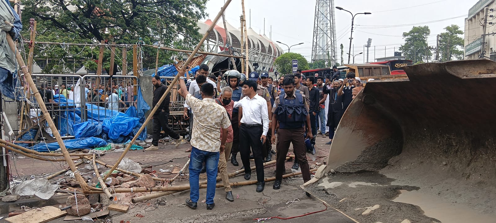অবৈধ কাউন্টার উচ্ছেদে ডিএসসিসির অভিযান, কাউন্টার সিলগালা