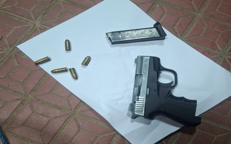 সেনাবাহিনীর যৌথ অভিযানে বিদেশী পিস্তল উদ্ধার: ২জন গ্রেফতার