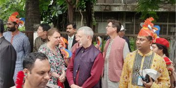 ঢাকা বিশ্ববিদ্যালয়ে আকর্ষণ বৈশাখী শোভাযাত্রা অংশ নেন ঢাকায় নিযুক্ত বিদেশি কূটনীতিকরা। ছবি: সংগৃহীত