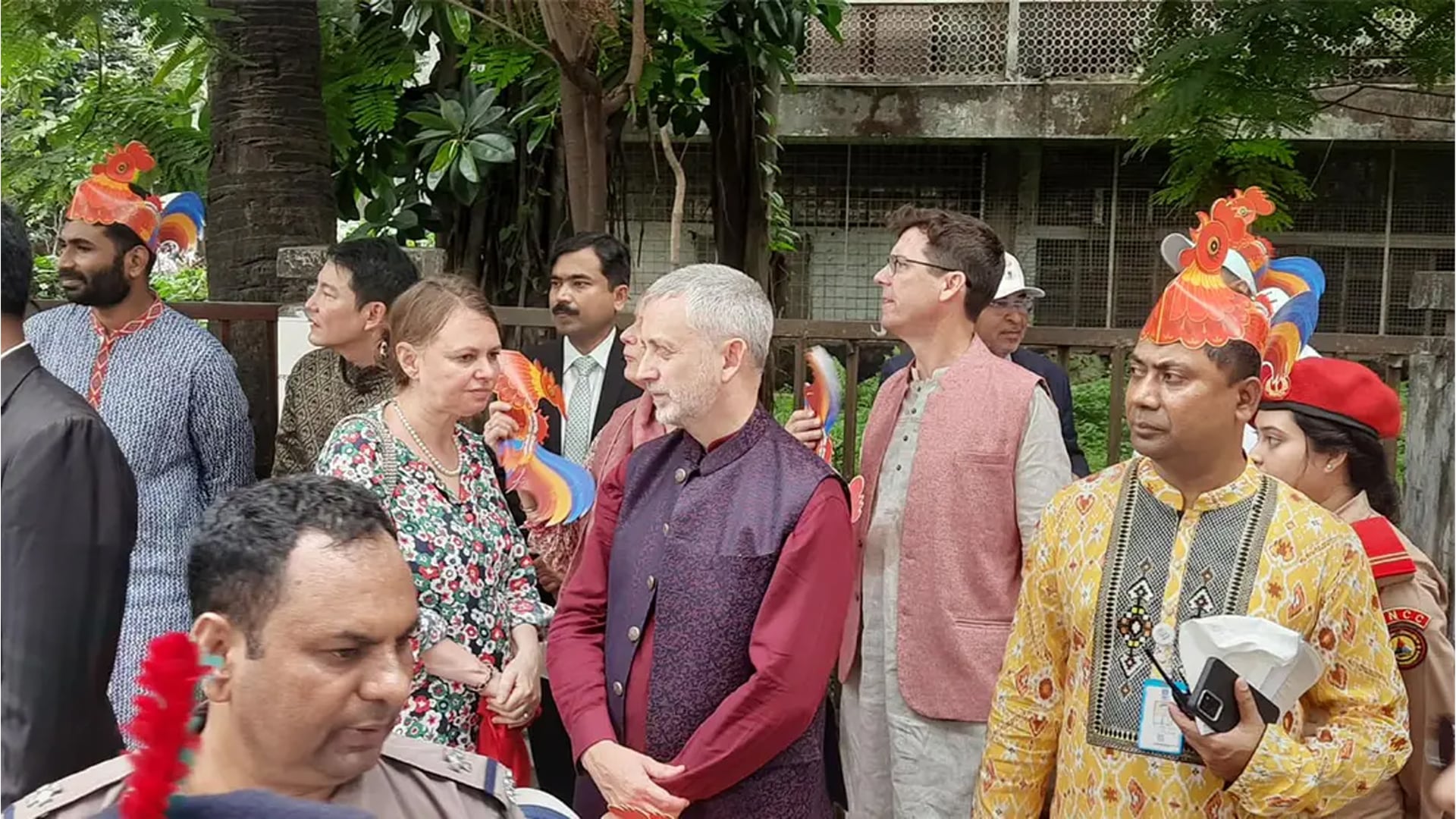 বৈশাখী শোভাযাত্রায় বিদেশি অতিথি, বিশ্ববন্ধুত্বের বার্তা