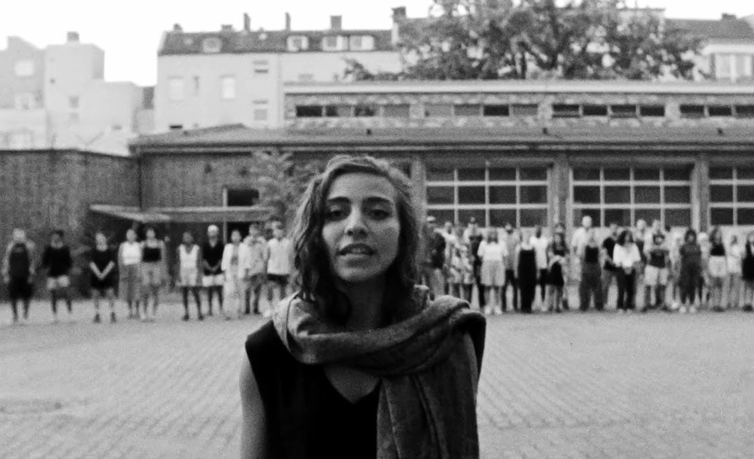 যুদ্ধের আগুনে নতুন করে প্রাণ পেল যে গান