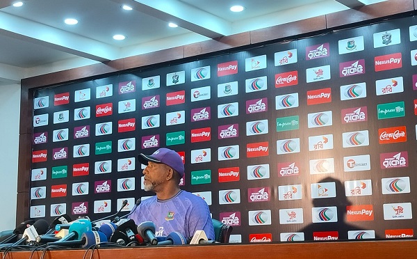 কিউইদের বাংলাদেশ সফরের দলকে ‘দ্বিতীয় সারির’ মানতে নারাজ সিমন্স