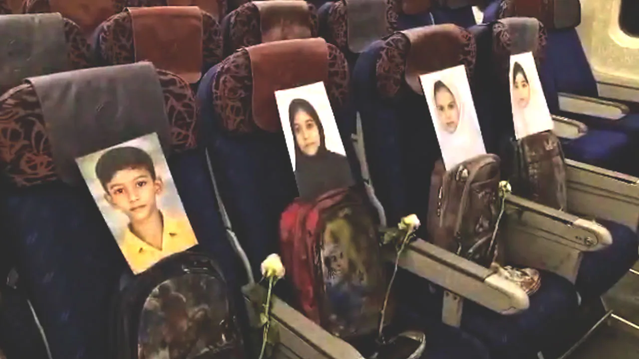ইরানের শান্তি আলোচনার প্রতিনিধিদলের ফ্লাইটে মিনাব স্কুলের নিহত শিশুদের ছবি | চ্যানেল আই অনলাইন ইরানের শান্তি আলোচনার প্রতিনিধিদলের ফ্লাইটে মিনাব স্কুলের নিহত শিশুদের ছবি | চ্যানেল আই অনলাইন