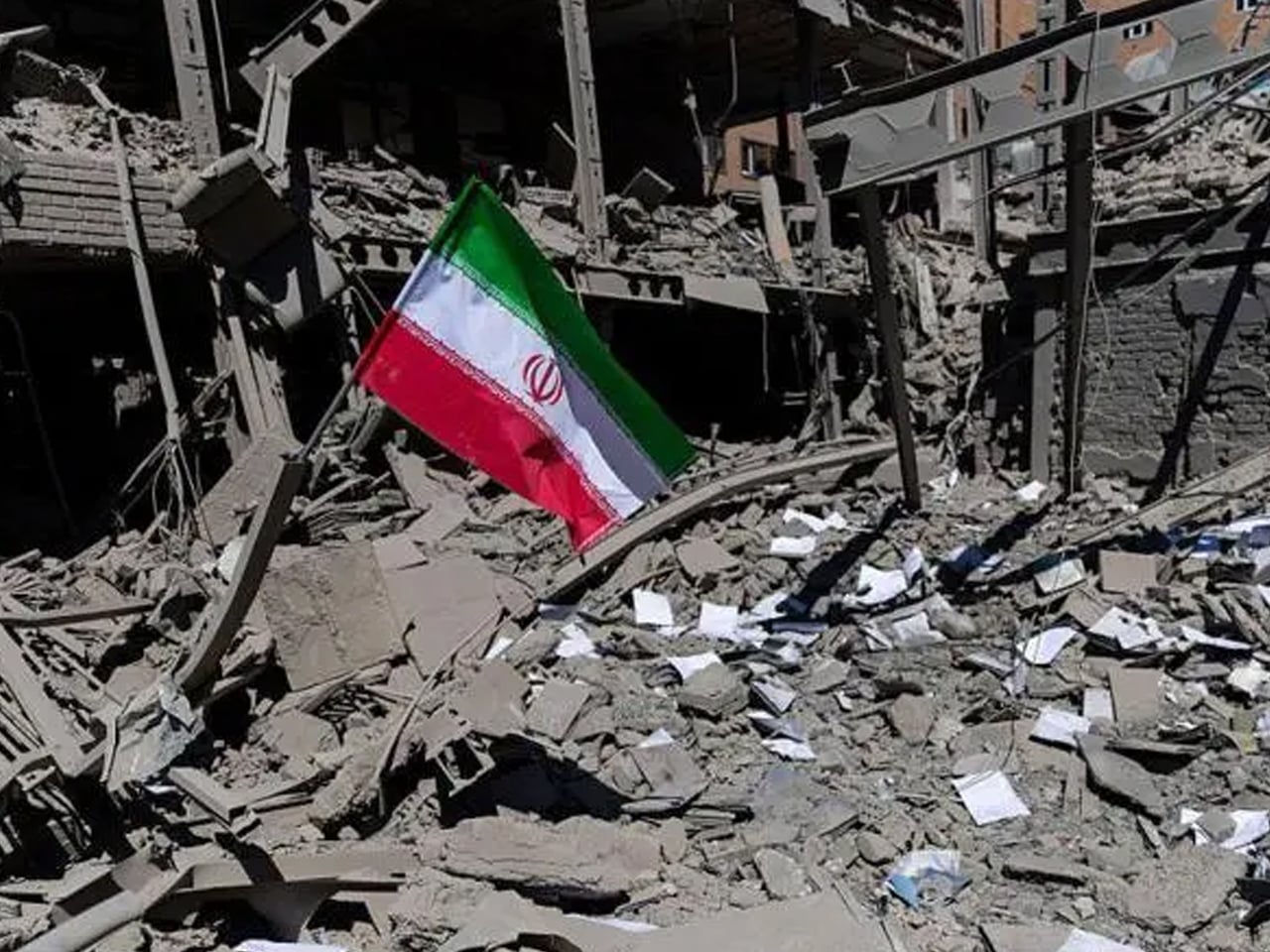 “ইরান হরমুজ প্রণালি বন্ধ রাখার সিদ্ধান্ত থেকে সরে আসবে না”