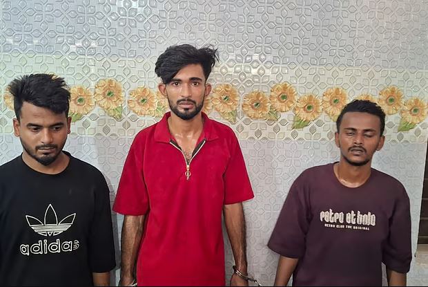 দিনদুপুরে প্রকাশ্যে কিশোর গ্যাং ‘এলেক্স গ্রুপে’র প্রধানকে কুপিয়ে হত্যা