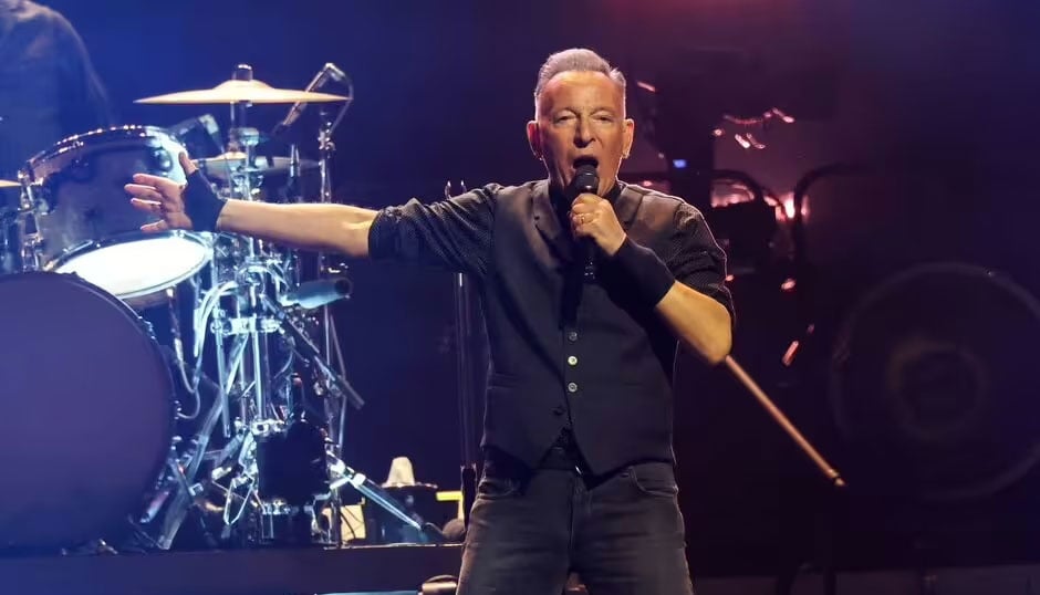 যে কারণে এই রকস্টারের বিরুদ্ধে ট্রাম্পের কঠোর অবস্থান