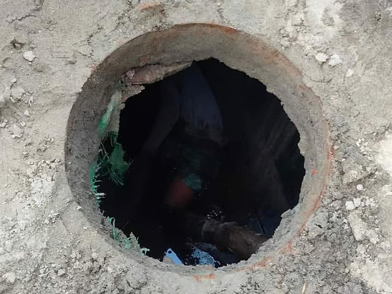 রাণীশংকৈলে সেপটিক ট্যাংকে পড়ে নির্মাণ শ্রমিকের মৃত্যু