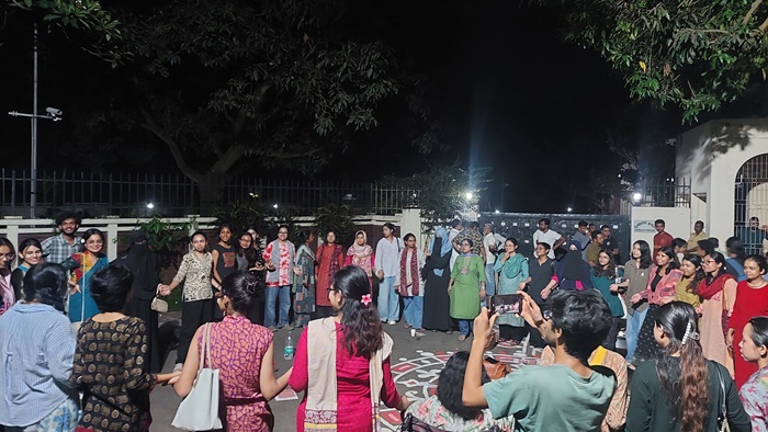 আন্দোলনে উত্তাল জাহাঙ্গীরনগর বিশ্ববিদ্যালয়, প্রক্টরিয়াল বডিকে অবাঞ্ছিত ঘোষণা