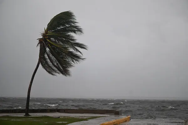 রাজধানীসহ বিভিন্ন অঞ্চলে ঝড়-বৃষ্টির আশঙ্কা, নদীবন্দরে সতর্কসংকেত