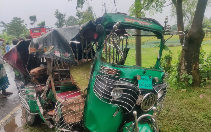 বাস ও সিএনজি সংঘর্ষে নিহত ২, আহত ২