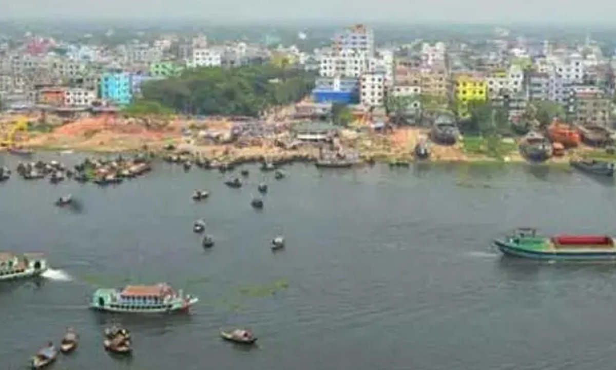 নারায়ণগঞ্জে নৌযানের সঙ্গে বাল্কহেডের সংঘর্ষে পুলিশ সদস্যের মৃত্যু