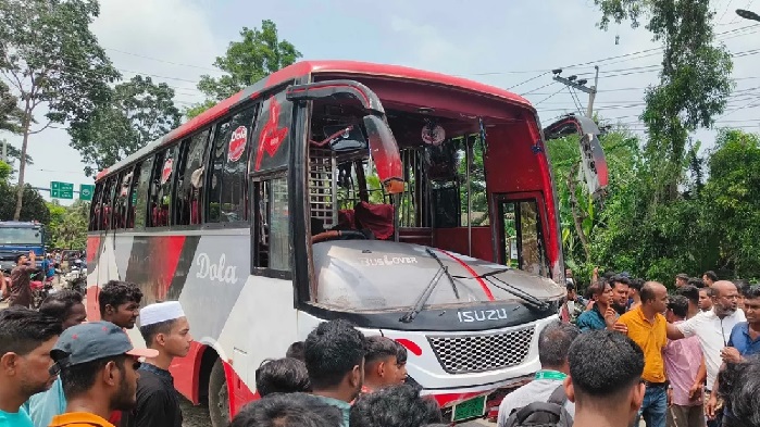 গোপালগঞ্জে বাস ও মোটরসাইকেলের সংঘর্ষে ৫ জন নিহত