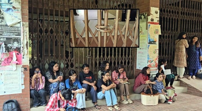 ক্যাম্পাসে নিরাপত্তা ঘাটতির অভিযোগে প্রক্টরের পদত্যাগ দাবি