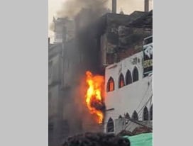 গুলিস্তানে জুতার গোডাউনে আগুন