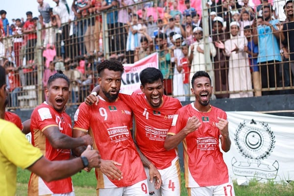 আবাহনীকে হারিয়ে এক ম্যাচ হাতে রেখেই চ্যাম্পিয়ন কিংস