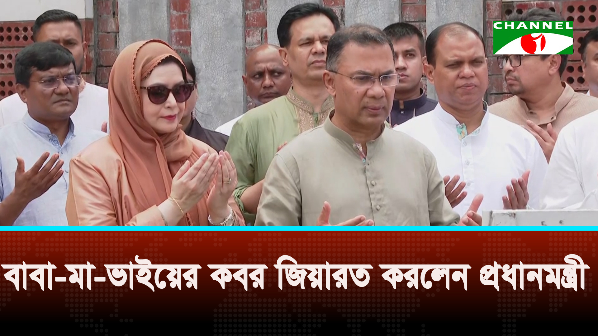 ঈদের নামাজ শেষে বাবা-মায়ের কবর জিয়ারত করলেন প্রধানমন্ত্রী