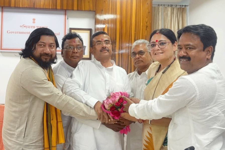 প্রথম বৈঠকেই বাংলাদেশ সীমান্তে কাঁটাতার নির্মাণের ঘোষণা শুভেন্দু অধিকারীর