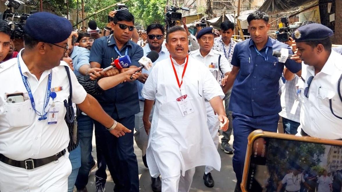 পশ্চিমবঙ্গে প্রথমবারের মতো নিরঙ্কুশ জয়ের পথে বিজেপি