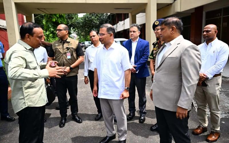 মহাকাশ গবেষণা প্রতিষ্ঠান ‘স্পারসো’ আকস্মিক পরিদর্শনে প্রধানমন্ত্রী