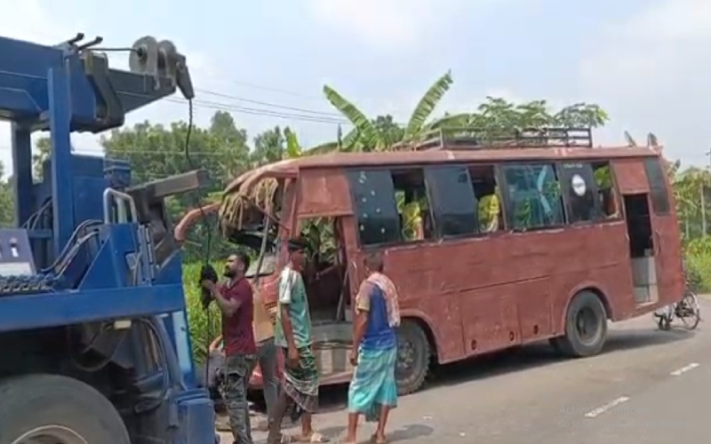 স্বামীর মরদেহ নিয়ে ফেরার পথে দুর্ঘটনায় স্ত্রীসহ নিহত ২