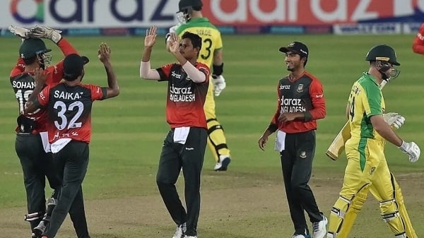 ২০০ টাকায় মাঠে বসে দেখা যাবে বাংলাদেশ-অস্ট্রেলিয়া সিরিজ