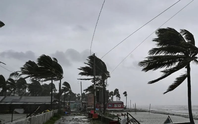 দেশের ১৭ অঞ্চলে ঝড়-বৃষ্টির আভাস, নদীবন্দরে ১ নম্বর সতর্ক সংক
