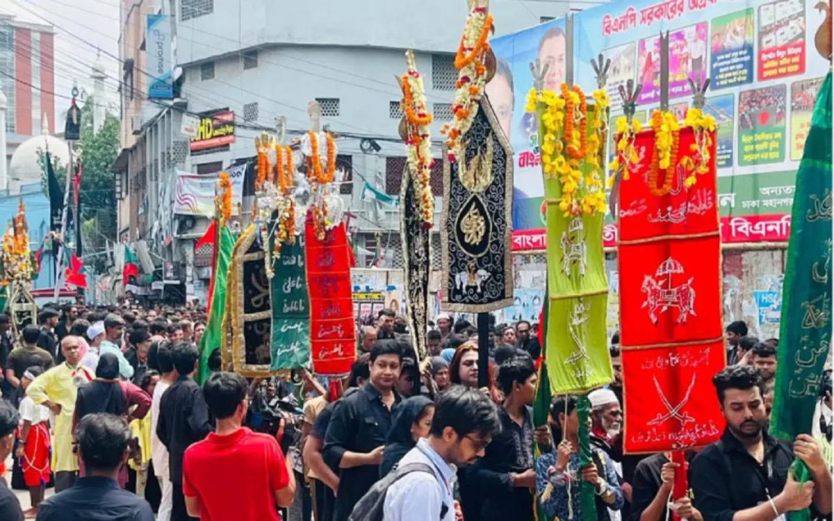 পবিত্র আশুরা উপলক্ষে চলছে তাজিয়া মিছিল
