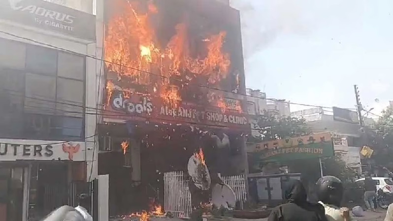 ভারতের উত্তরপ্রদেশে কোচিং সেন্টারে অগ্নিকাণ্ডে নিহত ১৩