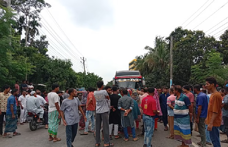 ডিবি হেফাজতে ছাত্রলীগ কর্মীর মৃত্যু: দোষীদের শাস্তির দাবিতে আধা ঘণ্টা মহাসড়ক অবরোধ
