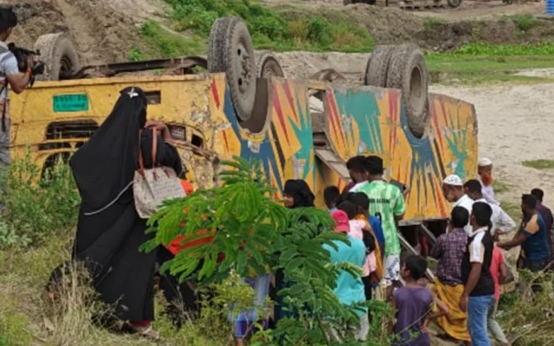 ব্রাহ্মণবাড়িয়ায় যাত্রীবাহী বাস খাদে পড়ে নিহত ৪