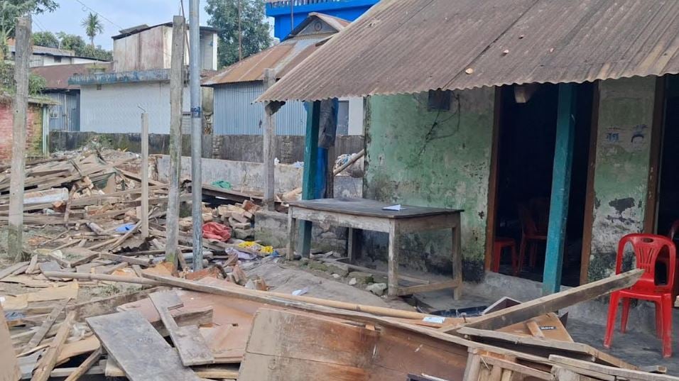 রাতের আঁধারে কিশোরগঞ্জে মুক্তিযোদ্ধা অফিস ভাঙচুর ও লুটপাট