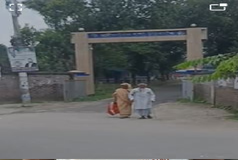 ঠাকুরগাঁওয়ে বৃদ্ধ বাবা-মাকে পিটিয়ে বাড়িছাড়া করার অভিযোগ ছেলে-পুত্রবধূর বিরুদ্ধে