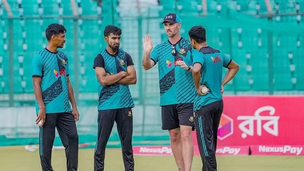 বাংলাদেশের বোলিং কোচের দায়িত্ব ছাড়লেন শন টেইট