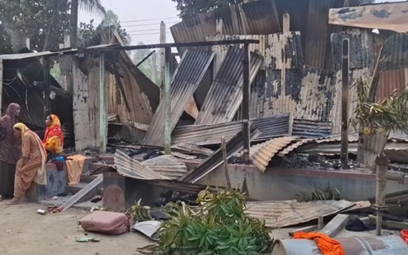 টাঙ্গাইলে ১৪৪ ধারা উপেক্ষা করে হামলা ভাঙচুর ও ঘরবাড়িতে আগুন