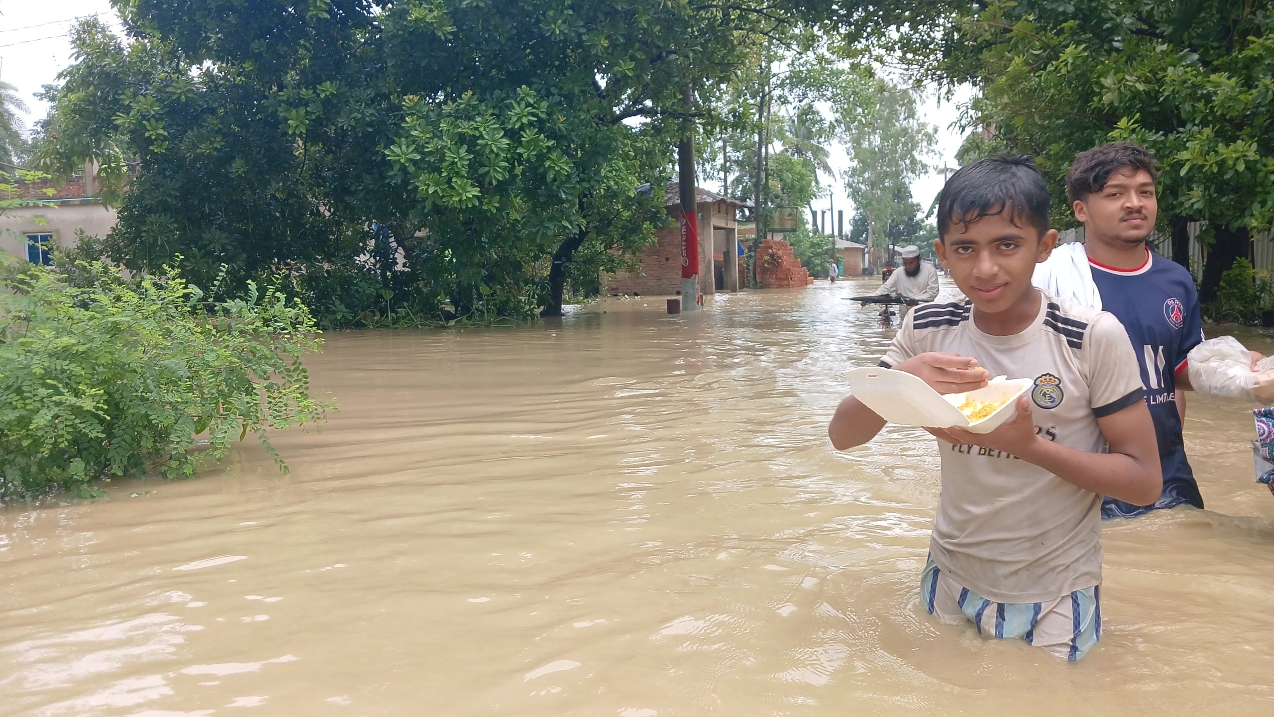সাগর উত্তাল, কক্সবাজারে প্লাবিত শতাধিক গ্রাম