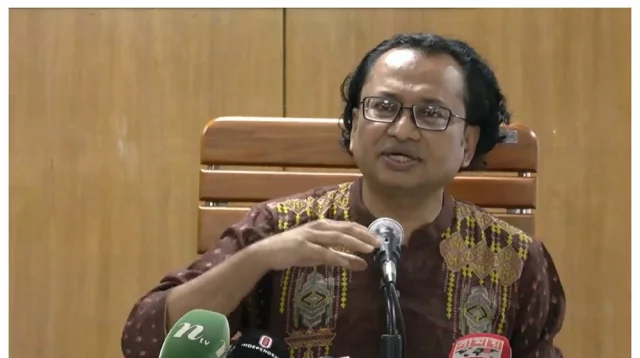 এনসিপির জনসভায় ককটেল বিস্ফোরণের ঘটনার তদন্ত হবে: তথ্য উপদেষ্টা