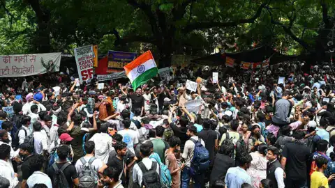 শিক্ষামন্ত্রীর পদত্যাগ ছাড়া আলোচনা নয়, অনড় ককরোচ জনতা পার্টি