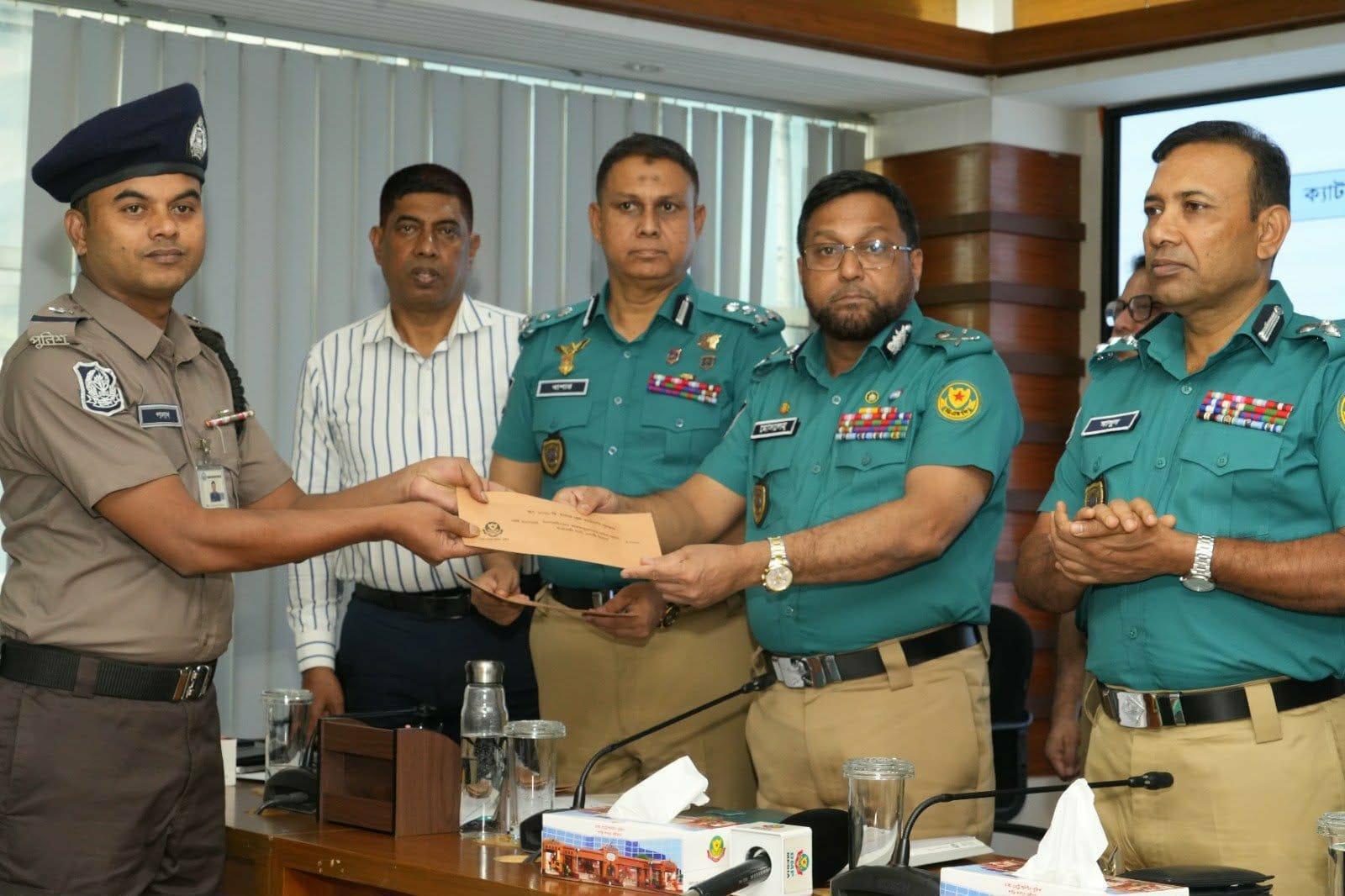 ডিএমপির জুন মাসের মূল্যায়নে ১৫তম বারের মতো শ্রেষ্ঠ এএসআই পলাশ