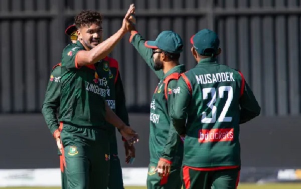 কারেনের সেঞ্চুরিতে চ্যালেঞ্জিং সংগ্রহ জিম্বাবুয়ের