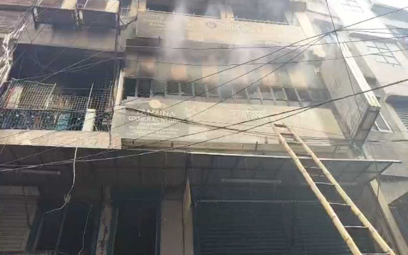 চকবাজারে আগুন: নিয়ন্ত্রণে ফায়ার সার্ভিসের ৬ ইউনিট | চ্যানেল আই অনলাইন