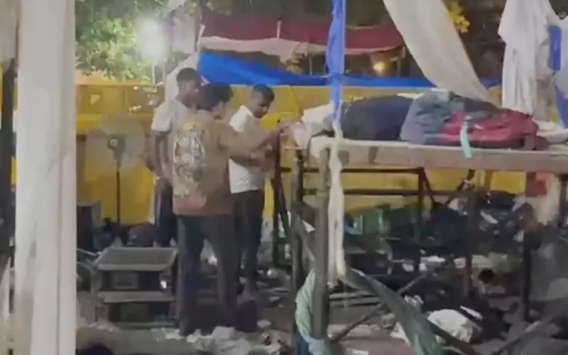 আন্দোলন প্রত্যাহারে ভেঙে ফেলা হচ্ছে দিল্লির বিক্ষোভস্থলের মঞ্চ