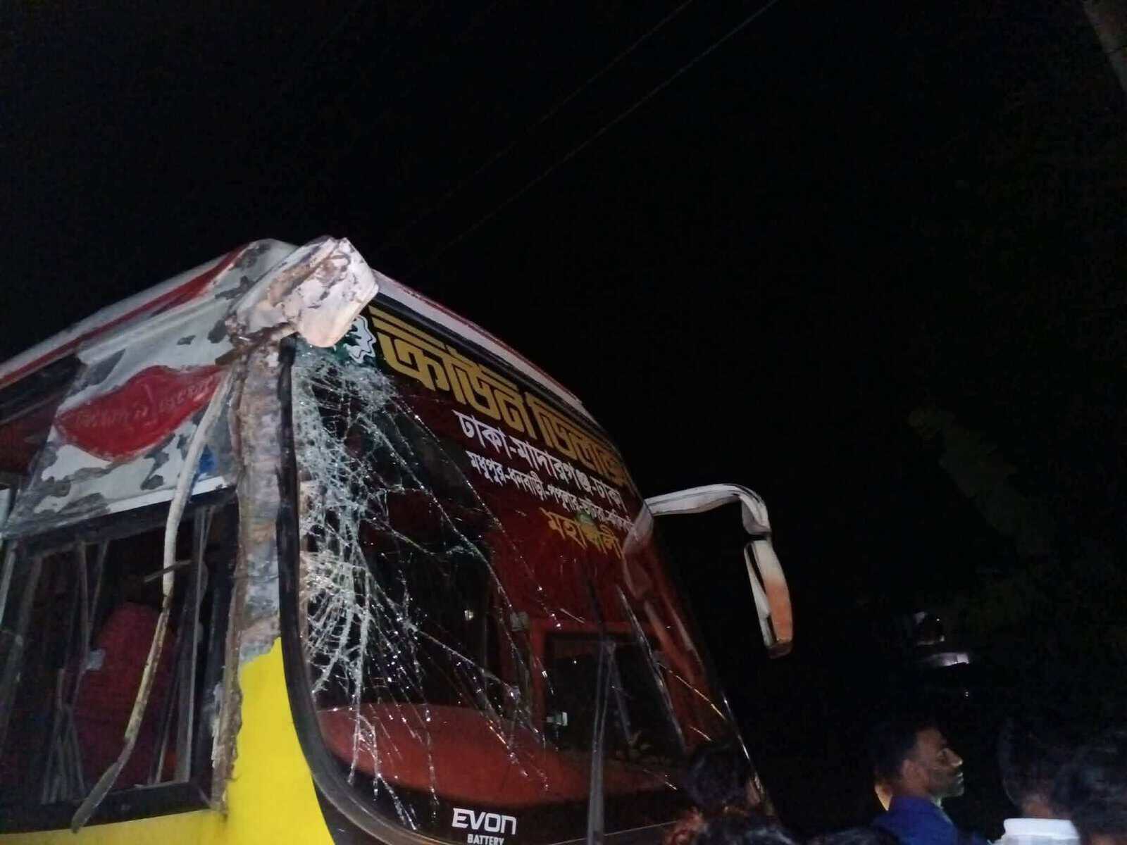 টাঙ্গাইলে বাস-ট্রাকের মুখোমুখি সংঘর্ষে নিহত ৩