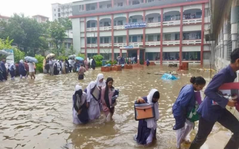 জলাবদ্ধতায় পরীক্ষা নেওয়ার ঘটনায় কুমিল্লায় ৭ শিক্ষক বদলি